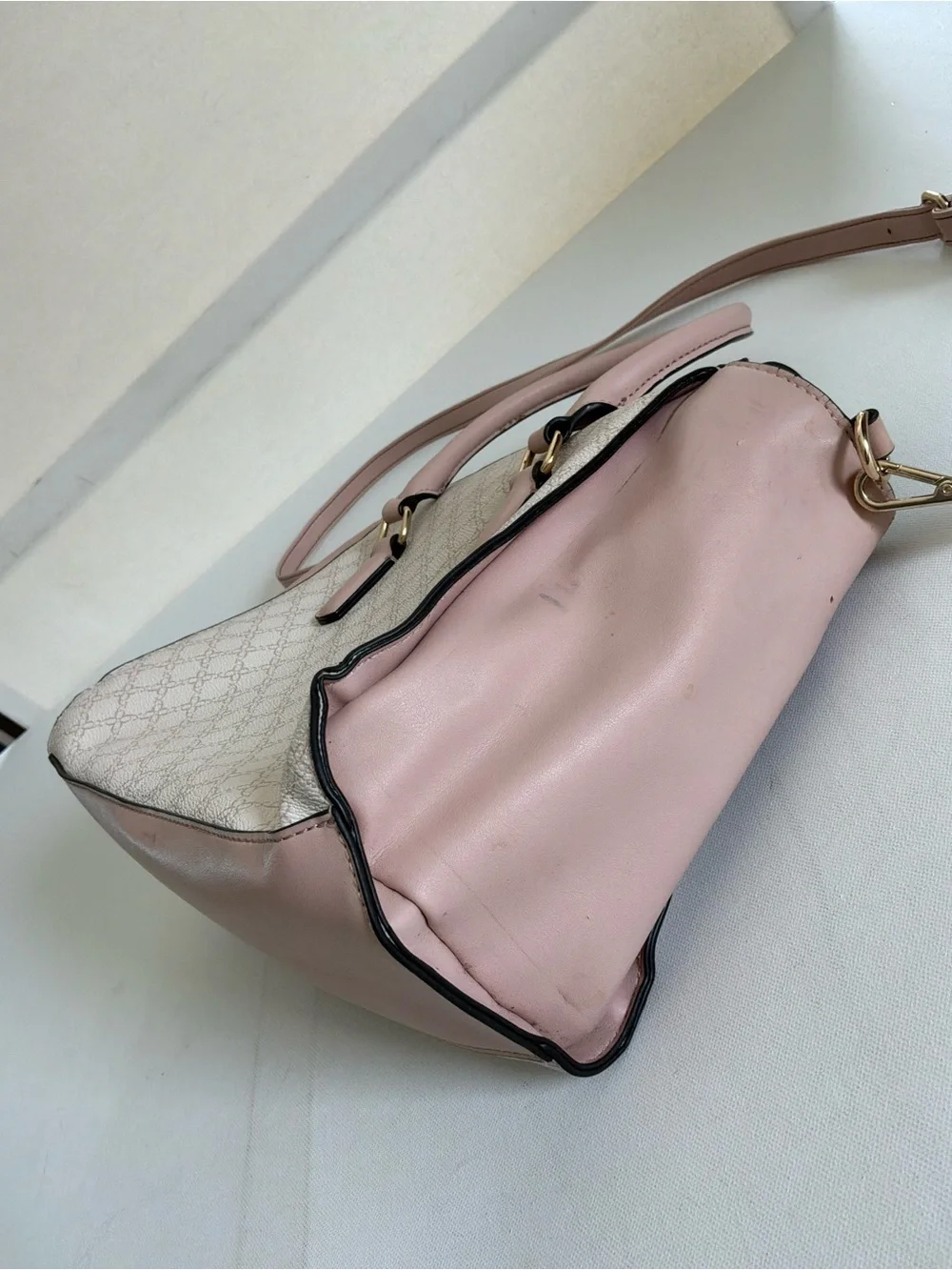Nine West features brand